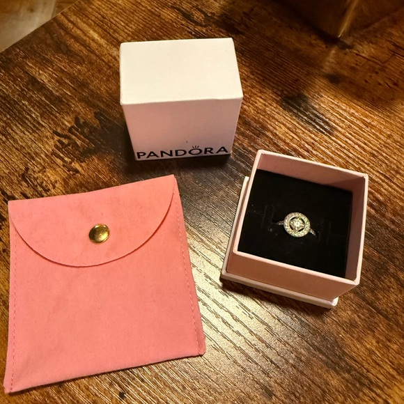 Size 7 Pandora ring - Picture 1 of 3